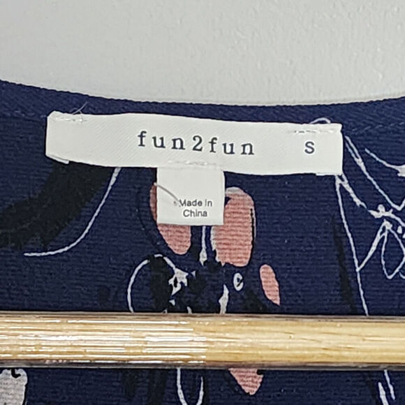 Fun2Fun Womens Floral Blouse~Size S~Navy 3/4 Sleeve Top~Stitch Fix NWOT - Picture 4 of 5